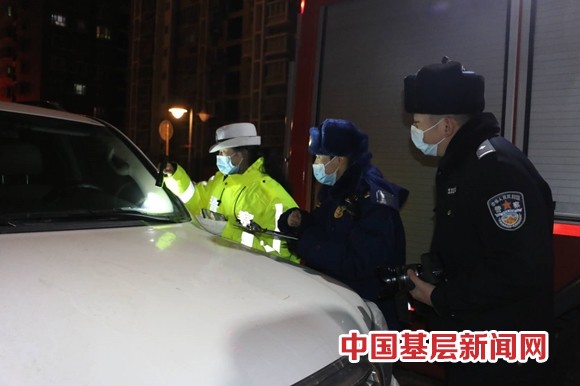 “警消联合” 执法直播、别让消防通道“一瘦再瘦”