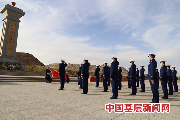 巴州森林消防支队丨祭扫烈士陵园 缅怀革命先烈