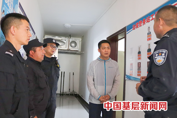 吉木乃县政法委书记何刚到冰山边境警务站检查指导工作