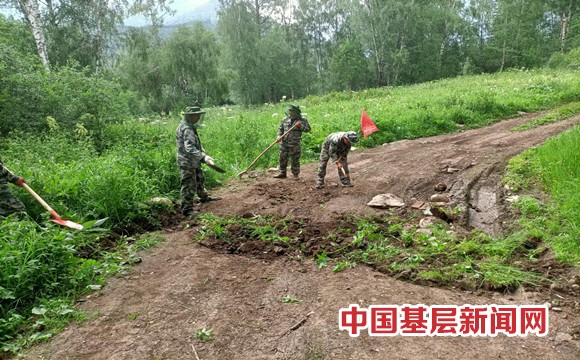 守边路上的“修路人”  布尔津县洪巴斯边境警务站