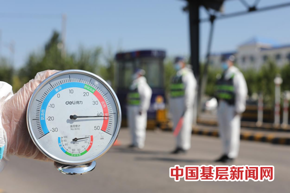 高温40℃+，边境检查站民警坚守查缉一线