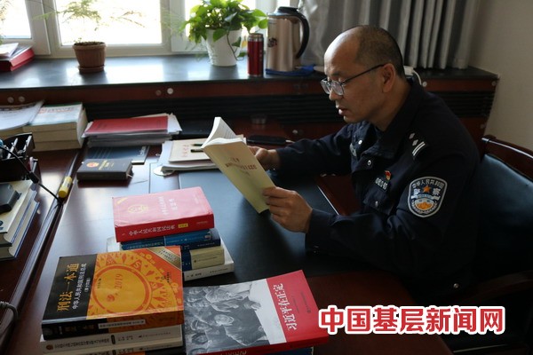 “学习强国”武装民、辅警头脑的“充电器”