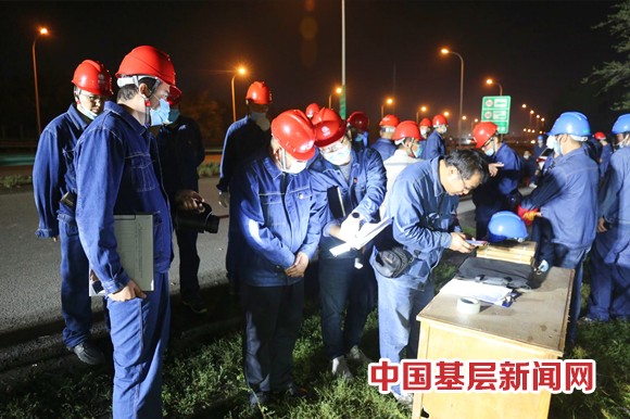 乌鲁木齐供电公司：黄金产业园河滩沿线道路配网线路入地工程竣工