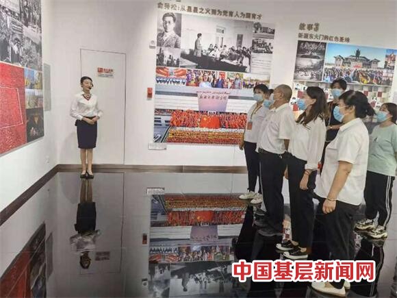 泰琇社区组织党员志愿者参观新疆中国共产党历史展览馆