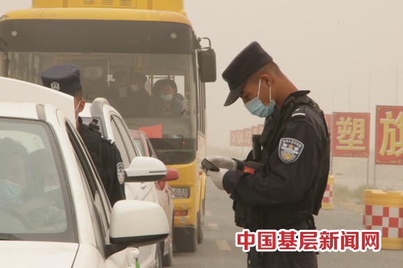 【节日我在岗】沙尘暴来袭！民警坚守岗位守护平安！