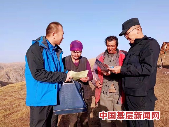 新疆和硕：法律宣传进牧区 贴心普法零距离