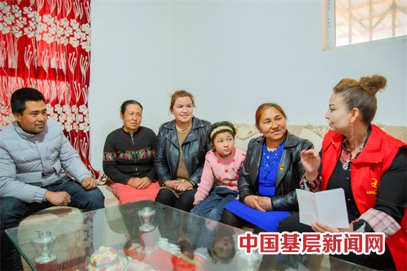 新疆洛浦县各族干部群众：为建设中国特色社会主义新疆奉献力量