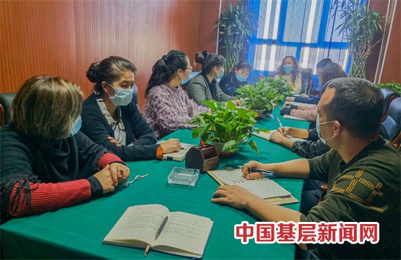新疆洛浦县各族干部群众：为建设中国特色社会主义新疆奉献力量