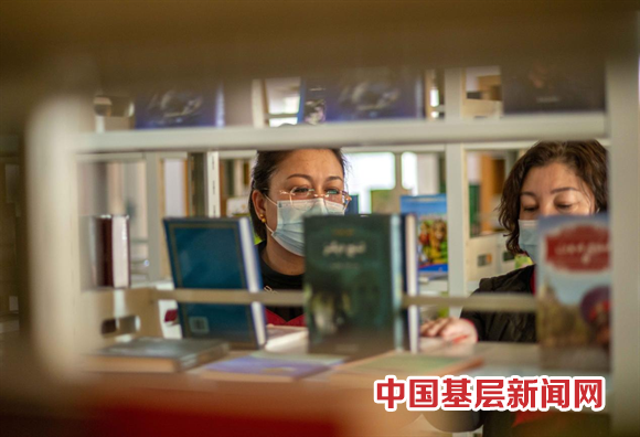 新疆洛浦县：书香寄真情，北京市为洛浦图书馆捐赠50万元图书