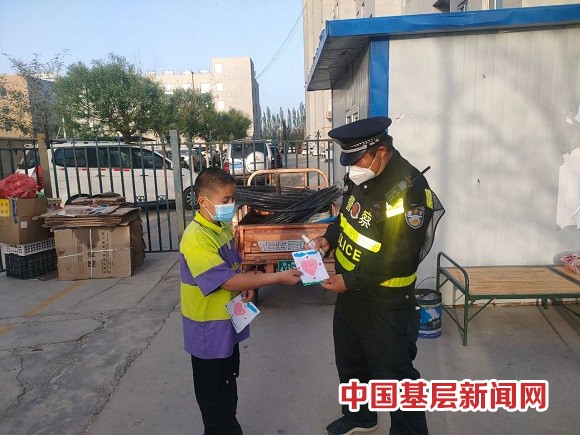 一名小学生送给警察最“暖心”的感谢信！