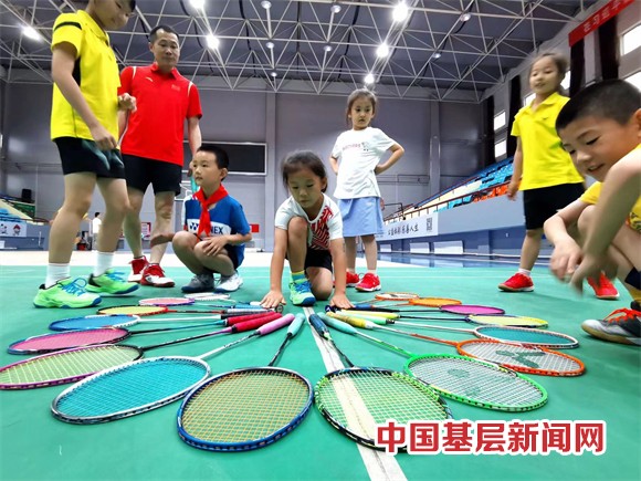 南京体育援疆教练杨宁为一座城编织一个“白羽梦”