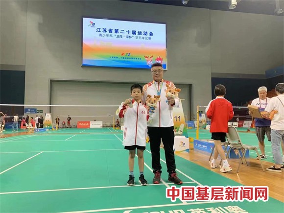 南京体育援疆教练杨宁为一座城编织一个“白羽梦”