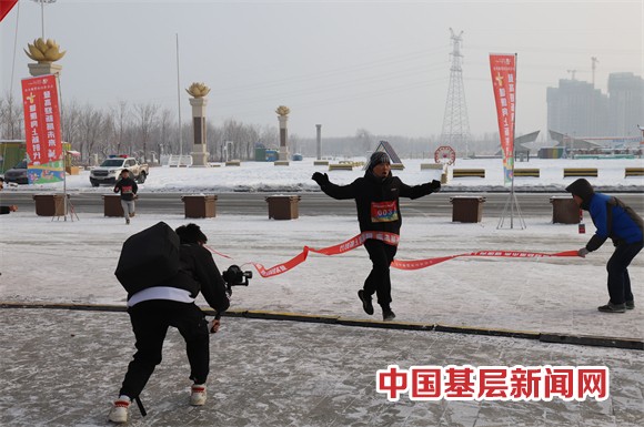 “登高迎新展未来 健康向上新时代”头屯河谷冰雪健步走活动成功举办