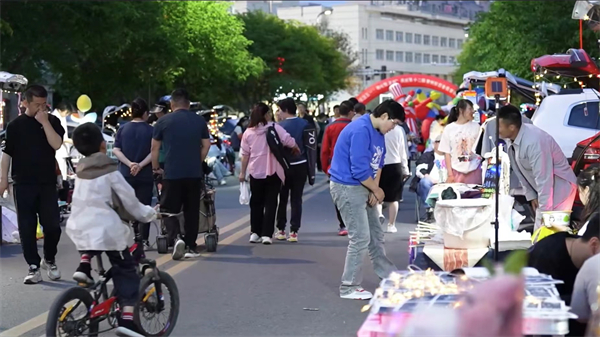 “乐活五一、逛吃新天润”  兵团第十二师新天润夏日嘉年华点亮城北初夏之夜