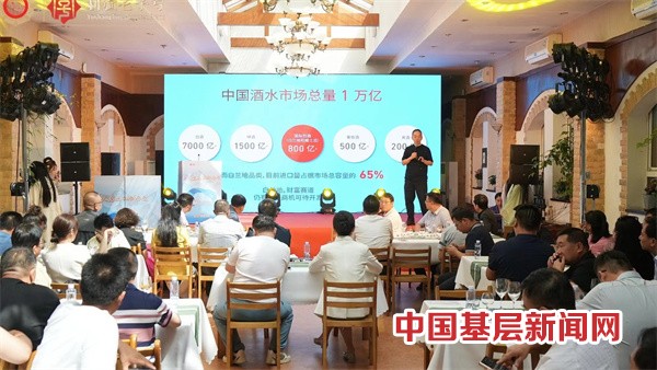 新疆酿酒业璀璨双璧：天山冰湖酒庄与阜北酿酒厂新品荣耀发布